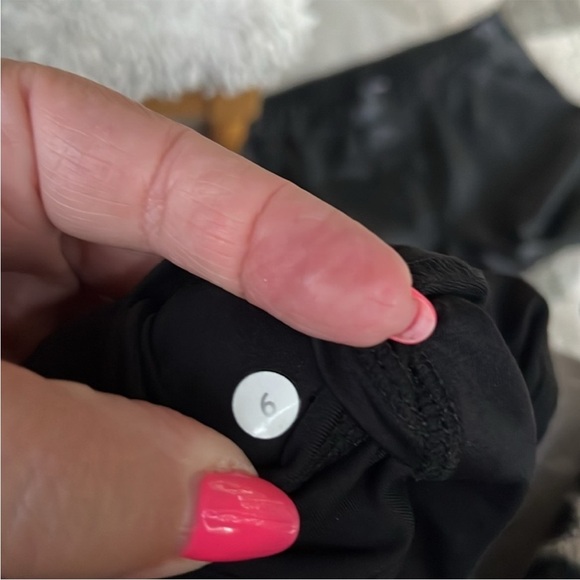 Lululemon Run: Stay On Course Tank Black 6 - Picture 6 of 6